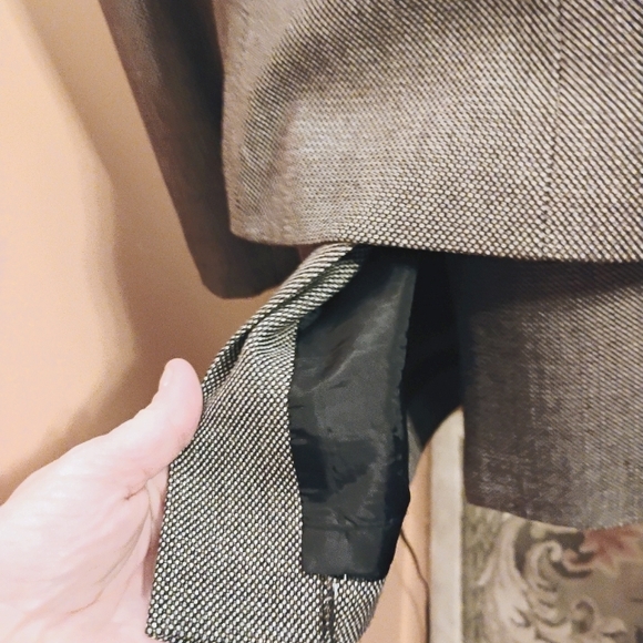 Two piece lined suit - Picture 5 of 7